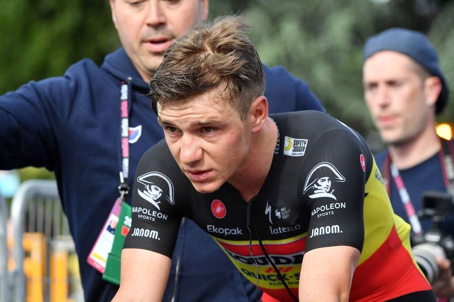 Vil Evenepoel nu satse på Tour de France efter Giro-exit: Holdejer nægter at svare