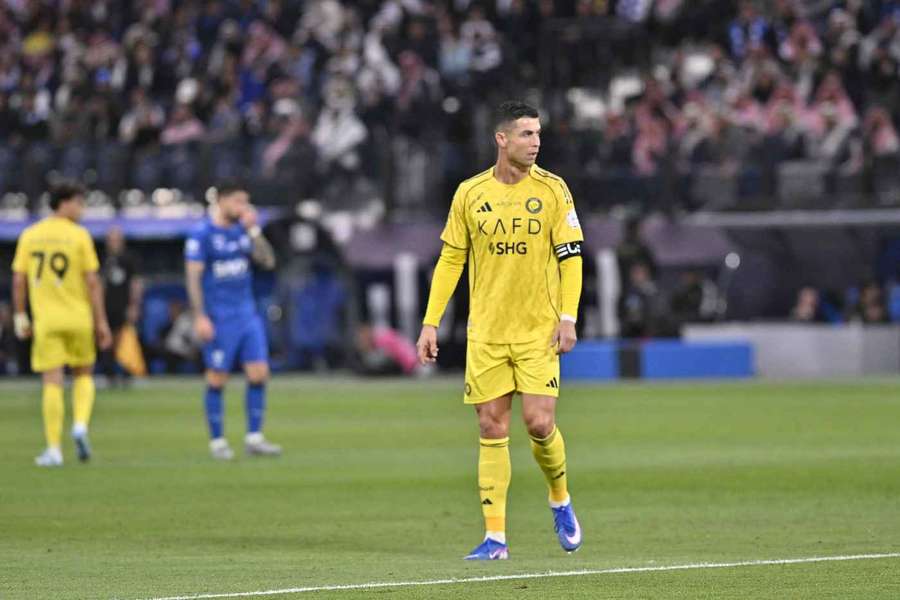 Jorge Jesus potwierdza, że kontuzja Cristiano Ronaldo jest poważniejsza, poleciał do Madrytu