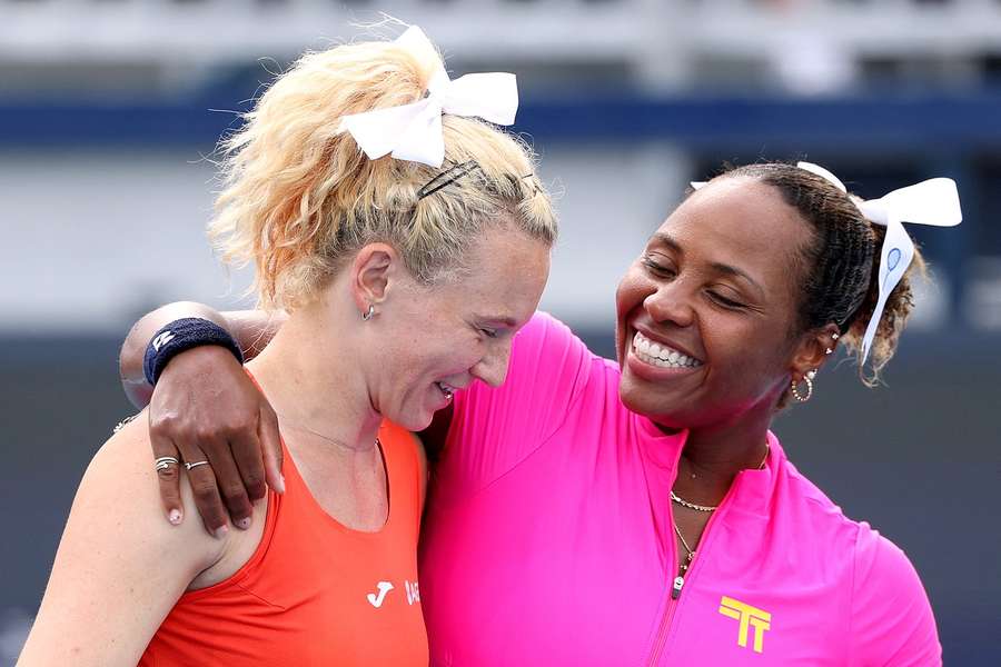 Kateřina Siniaková a Taylor Townsendová slaví výhru
