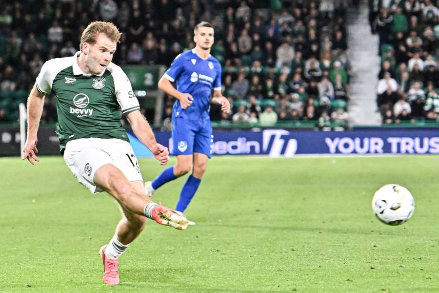 Aberdeen sign Hibs right-back Chris Cadden on two-year deal Aberdeen sign Hibs right-back Chris Cadden on two-year deal