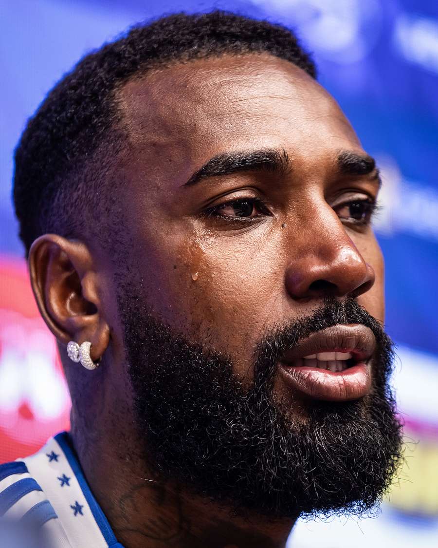 Gerson chorou na apresentação pelo Cruzeiro