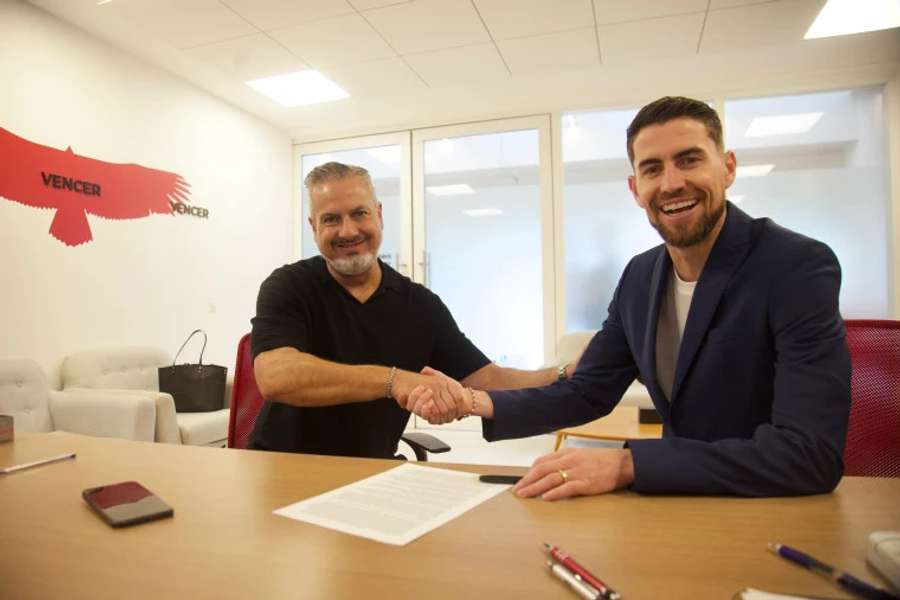 Jorginho assinou contrato com Flamengo até 2027 Jorginho assinou contrato com Flamengo até 2027