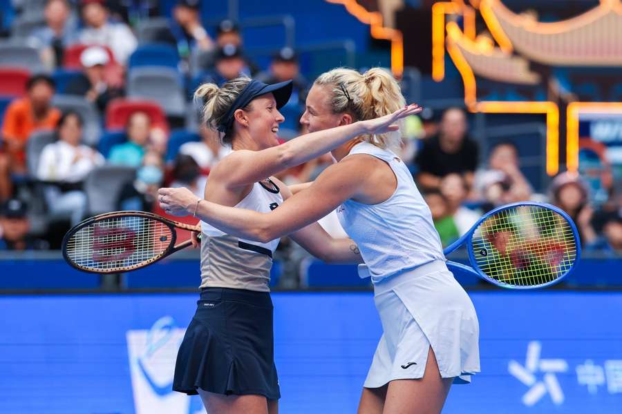 Kateřina Siniaková a Storm Hunterová ovládly turnaj ve Wuhanu.