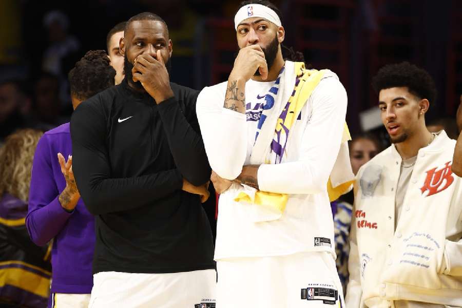 Los Lakers de LeBron y Davis machacan a los Warriors y retoman el mando