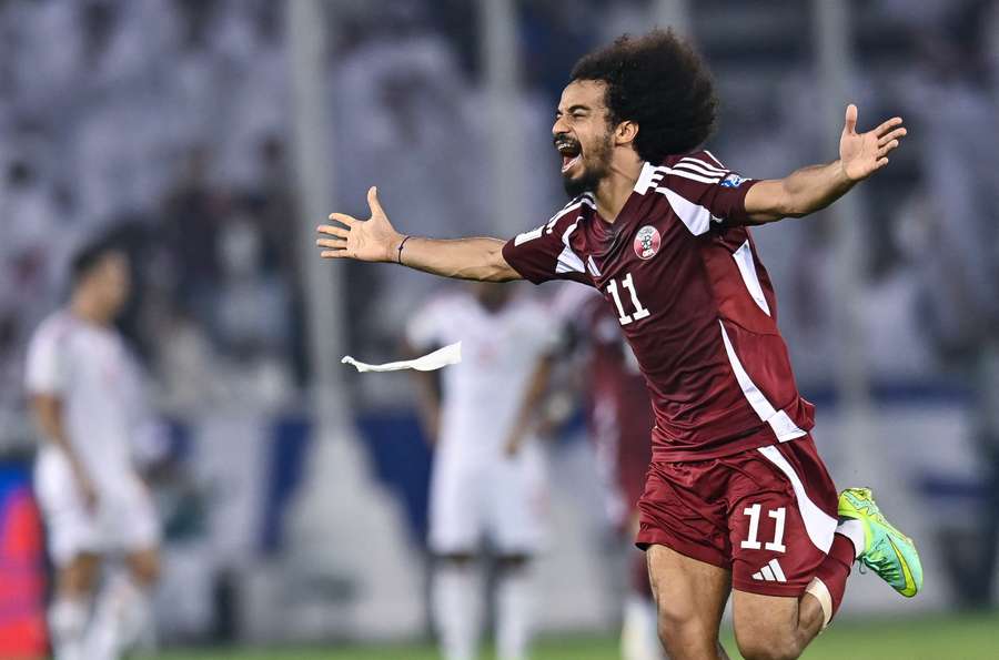 Akram Afif din Qatar sărbătorește după victoria echipei în meciul de calificare pentru Cupa Mondială FIFA 2026 din AFC Asia Akram Afif din Qatar sărbătorește după victoria echipei în meciul de calificare pentru Cupa Mondială FIFA 2026 din AFC Asia