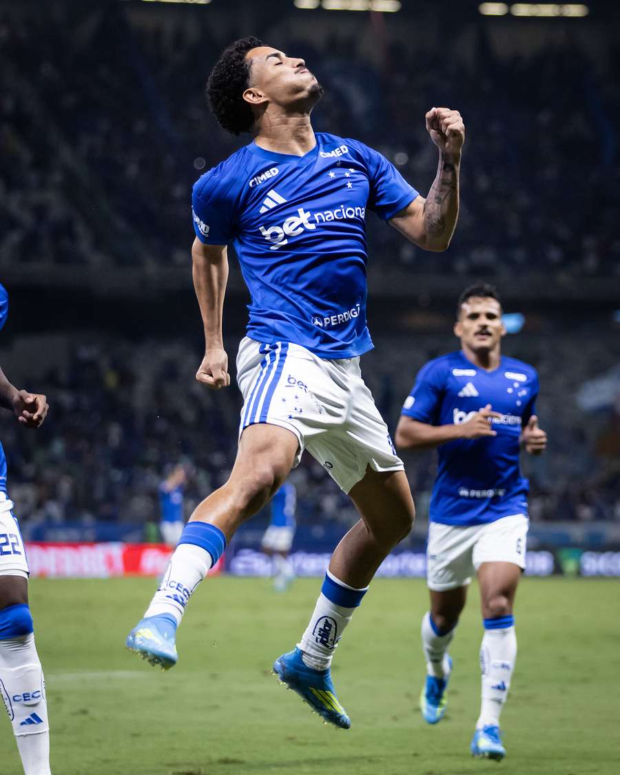 Christian abriu o placar em Cruzeiro 2x0 Grêmio