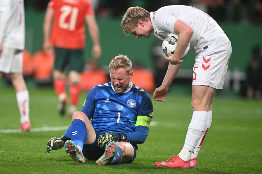 Kasper Schmeichel could be out for six weeks, says Celtic manager Brendan Rodgers
