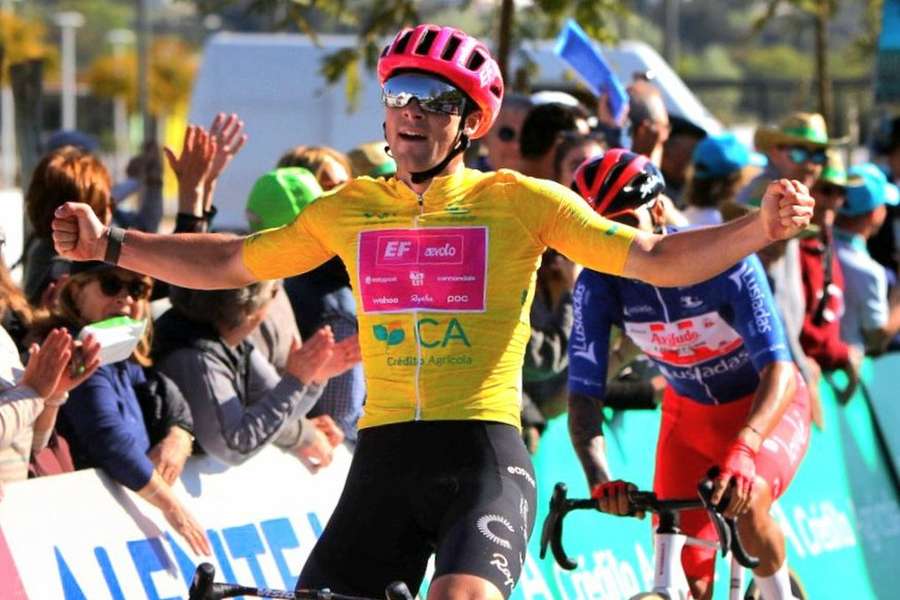 Noah Hobbs celebrou o triunfo