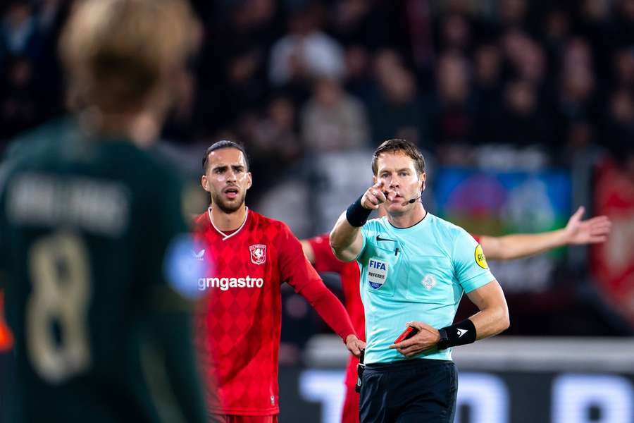 Danny Makkelie vai apitar jogo do Sporting