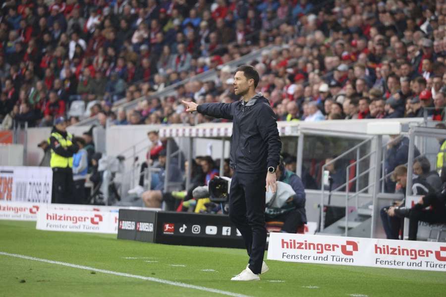 Xabi Alonso managing at Bayer Leverkusen Xabi Alonso managing at Bayer Leverkusen