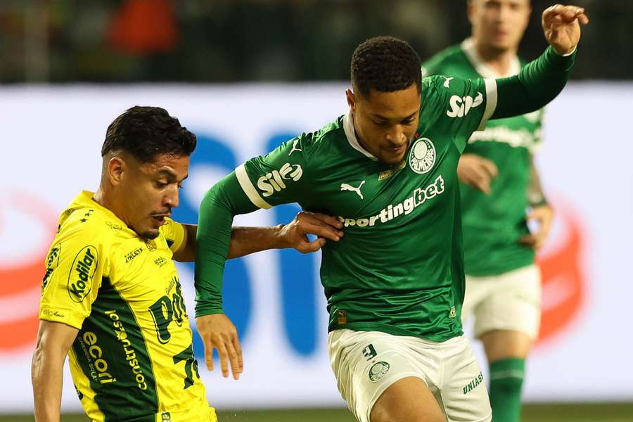 Vitor Roque passou em branco contra o Mirassol