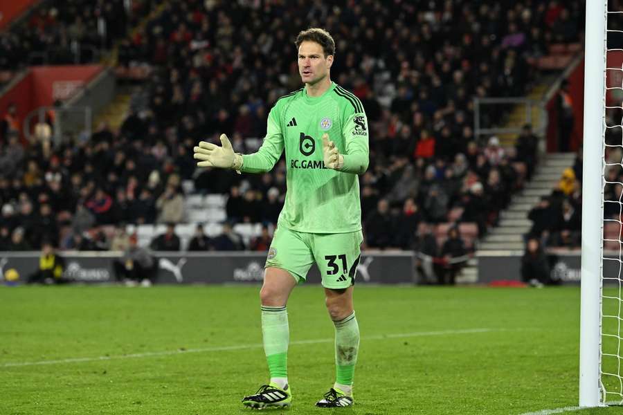 Asmir Begovic in action for Leicester Asmir Begovic in action for Leicester
