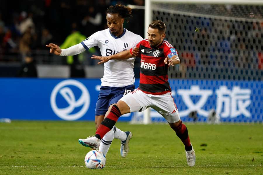 Flamengo teve que jogar a segunda etapa com um jogador a menos Flamengo teve que jogar a segunda etapa com um jogador a menos
