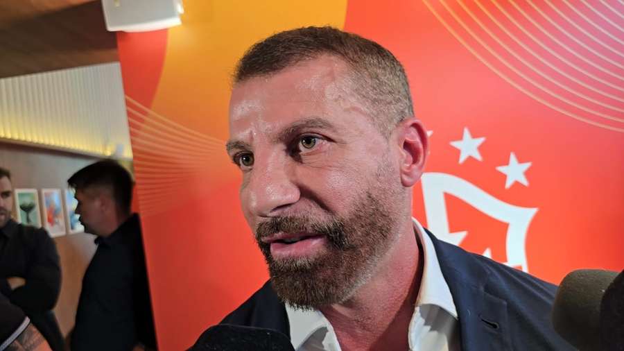 Pedrinho em entrevista na CBF