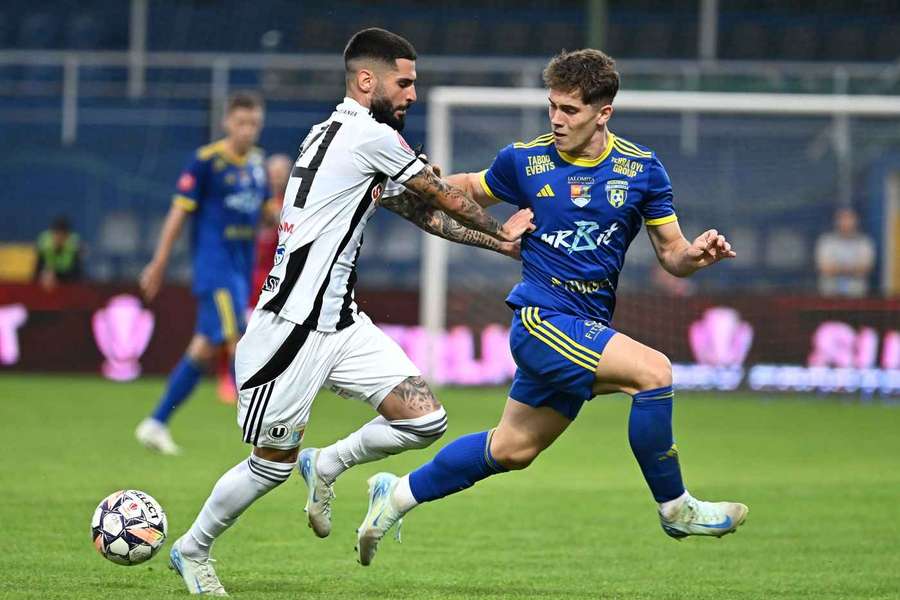 Laurențiu Vlăsceanu (dreapta) la Unirea Slobozia Laurențiu Vlăsceanu (dreapta) la Unirea Slobozia