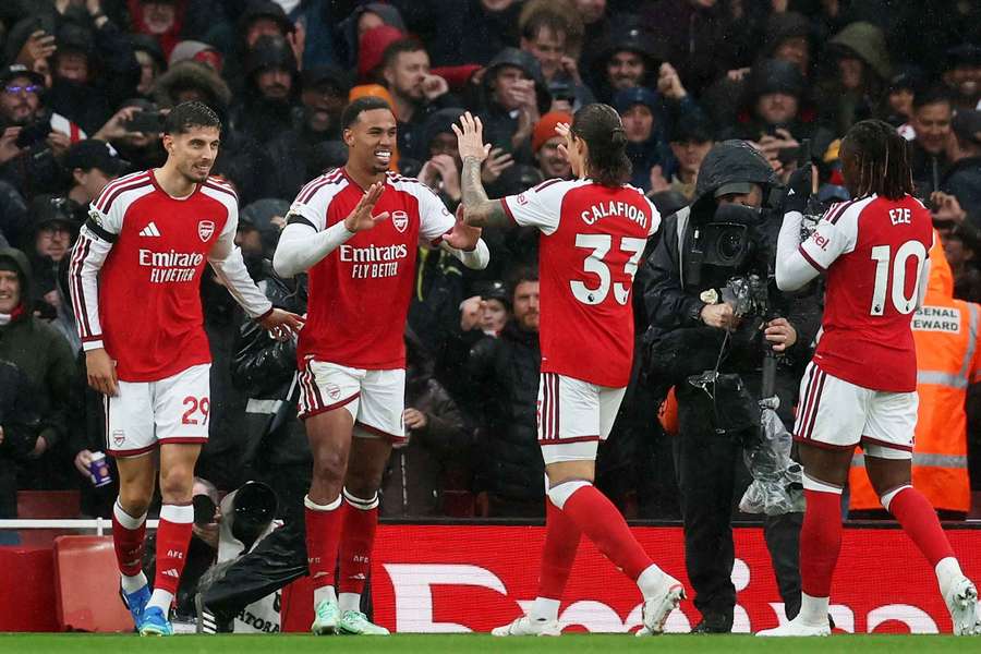 Arsenal z pełną kontrolą w meczu z Evertonem. Środkowi obrońcy z bramkami