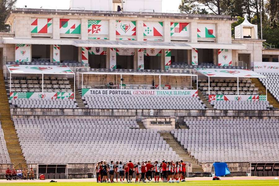 Benfica procura terceiro troféu da temporada