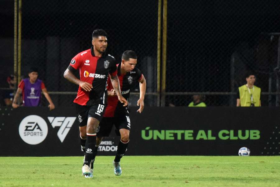 Martínez y Reyna, jugadores de Melgar.