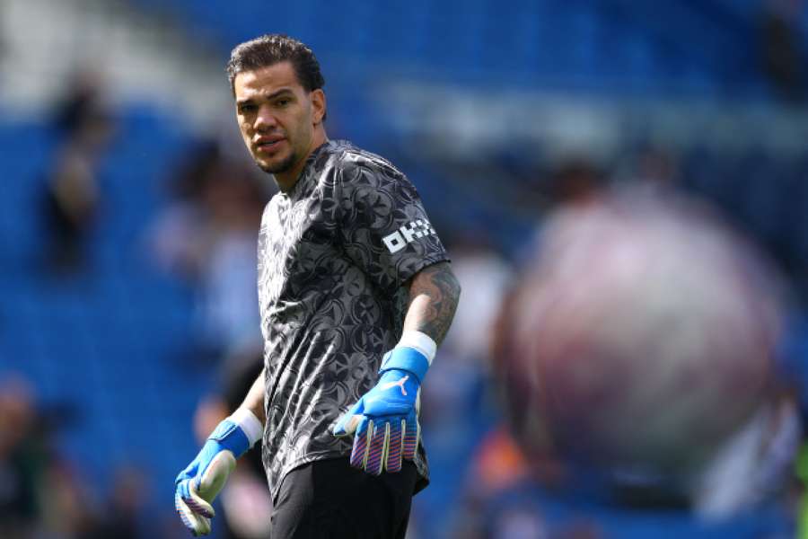 Ederson se încălzește pentru Manchester City Ederson se încălzește pentru Manchester City