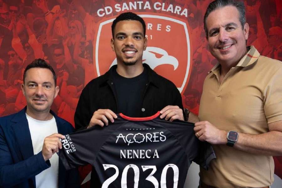 Neneca assinou contrato com o Santo Clara até 30 de junho de 2030