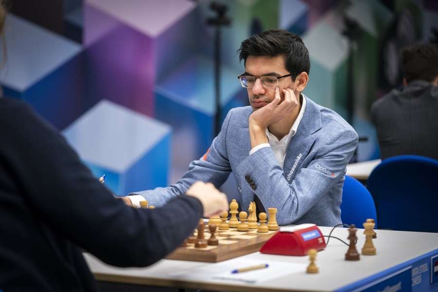 Anish Giri  speelt tijdens de duur van het EK een toernooi in de Verenigde Staten