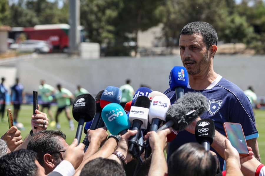 Jordanien-Coach Jamal Sellami vor dem Eröffnungsspiel seines Teams gegen Österreich