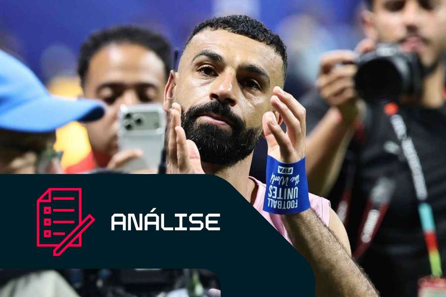 Salah, do Egito, aplaude os adeptos após perder com a Argentina Salah, do Egito, aplaude os adeptos após perder com a Argentina