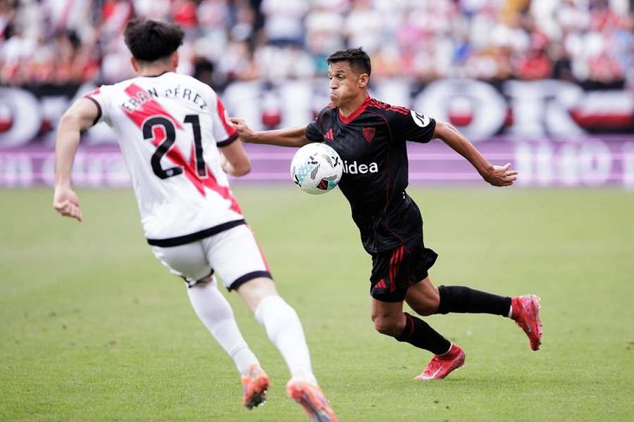 Internacional faz proposta de pré-contrato ao avançado do Sevilla Alexis