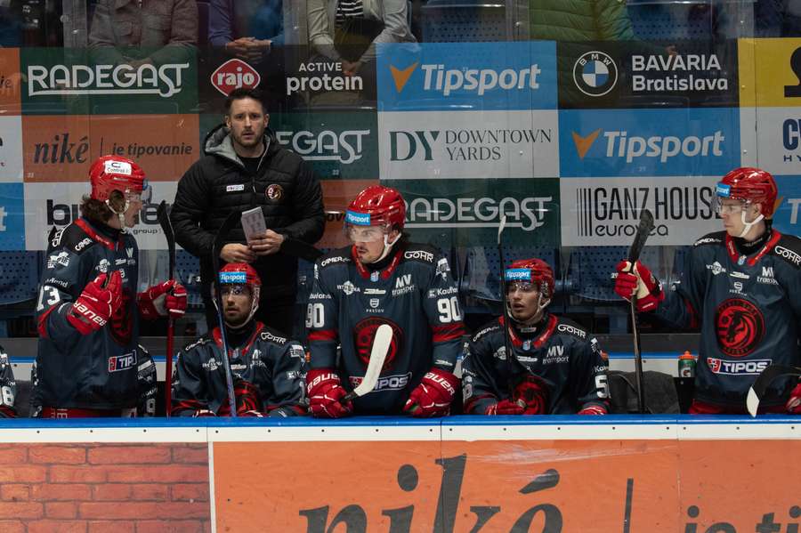 Tréner Ryan Colville skončil na lavičke HC Prešov. Tréner Ryan Colville skončil na lavičke HC Prešov.