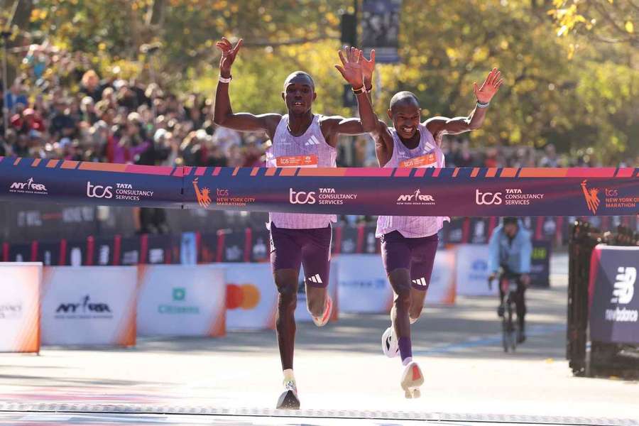 El keniata Kipruto gana el maratón masculino de Nueva York ante su compatriota Mutiso