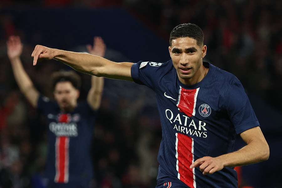 Achraf Hakimi celebra su gol ante el Arsenal