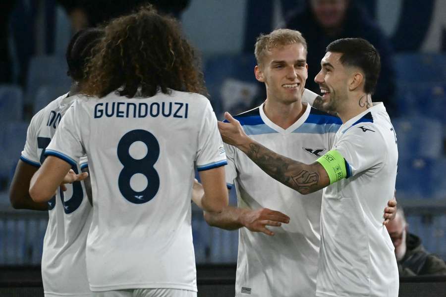 I laziali portano in trionfo Zaccagni