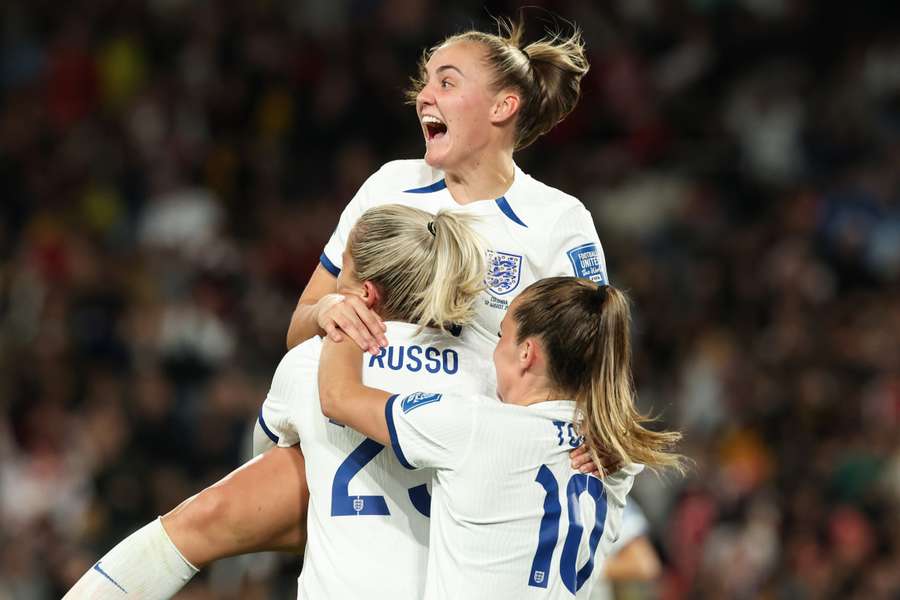 England came from behind to book their semi-final place