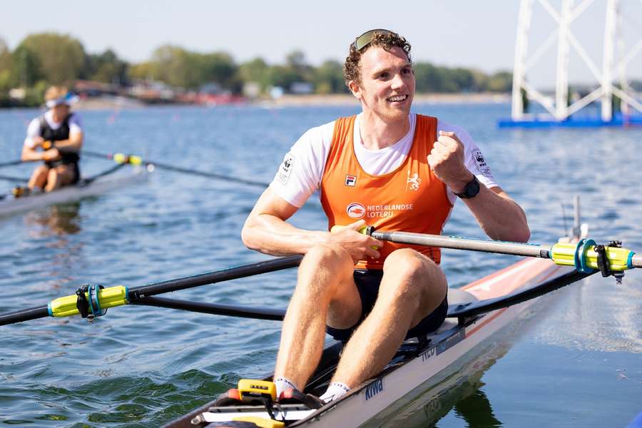 Simon van Dorp in actie op de halve finale single skiff