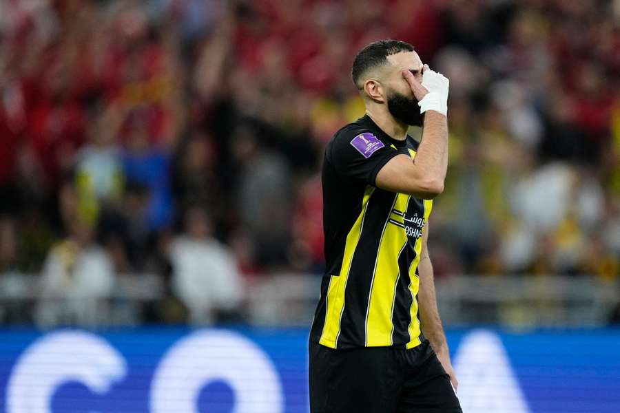 Torcida do Ittihad não mostra muita paciência com Benzema