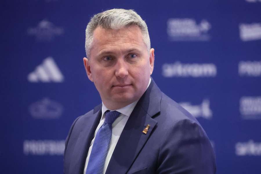 Piesiewicz zdołał zablokować wniosek prowadzący do jego odwołania, ale to nie koniec