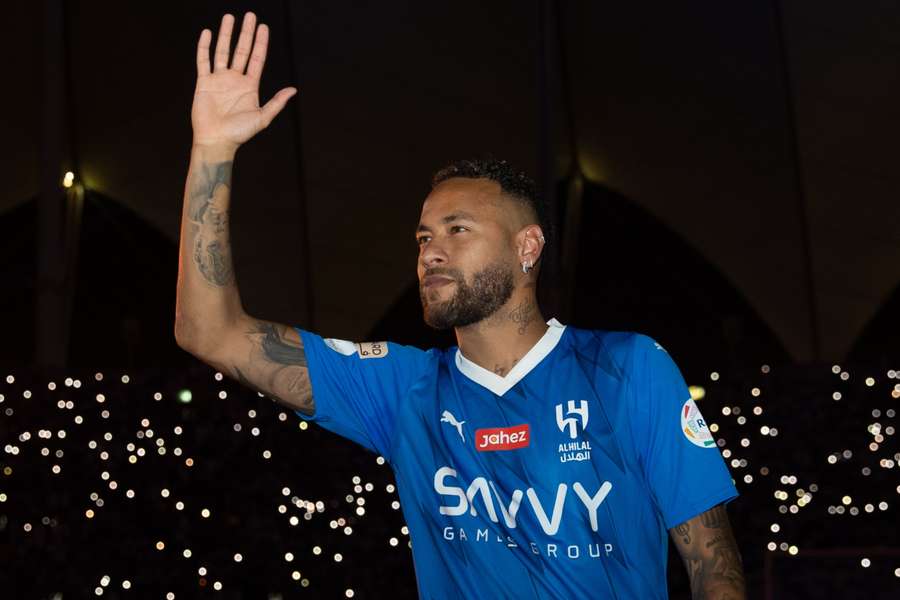 Neymar foi apresentado oficialmente pelo Al-Hilal