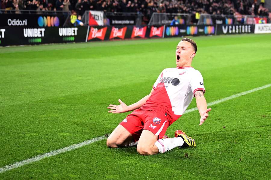 Toornstra viert de goal