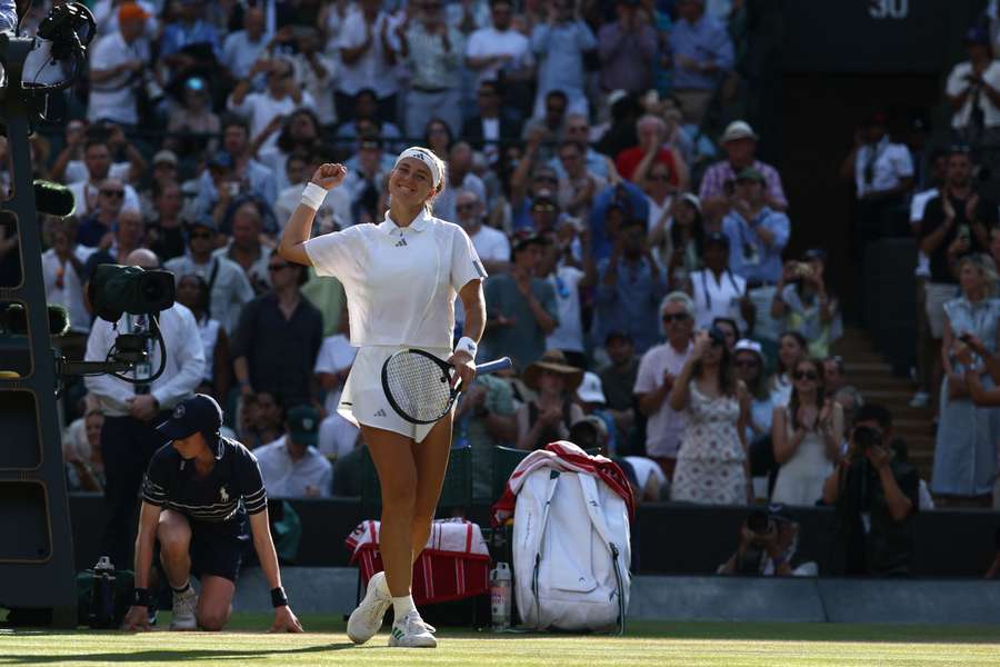 Muchová si zahraje semifinále Wimbledonu. Muchová si zahraje semifinále Wimbledonu.