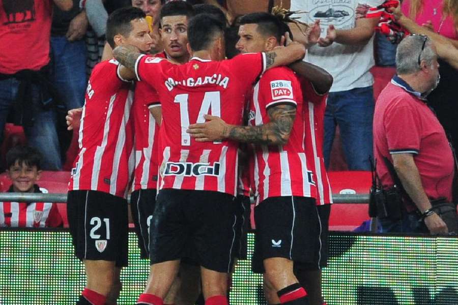 Os jogadores do Athletic comemoram um golo contra o Almeria