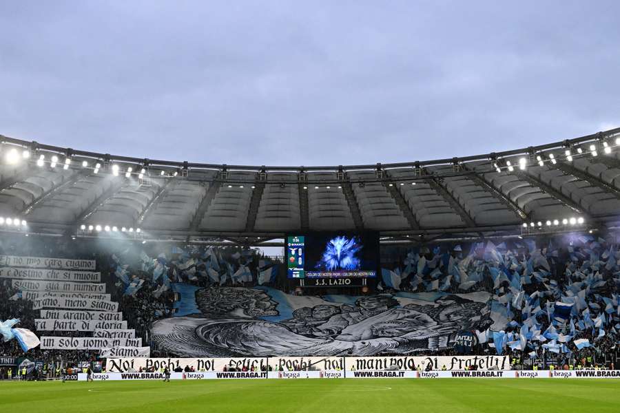 Torcedores da Lazio no Estádio Olímpico