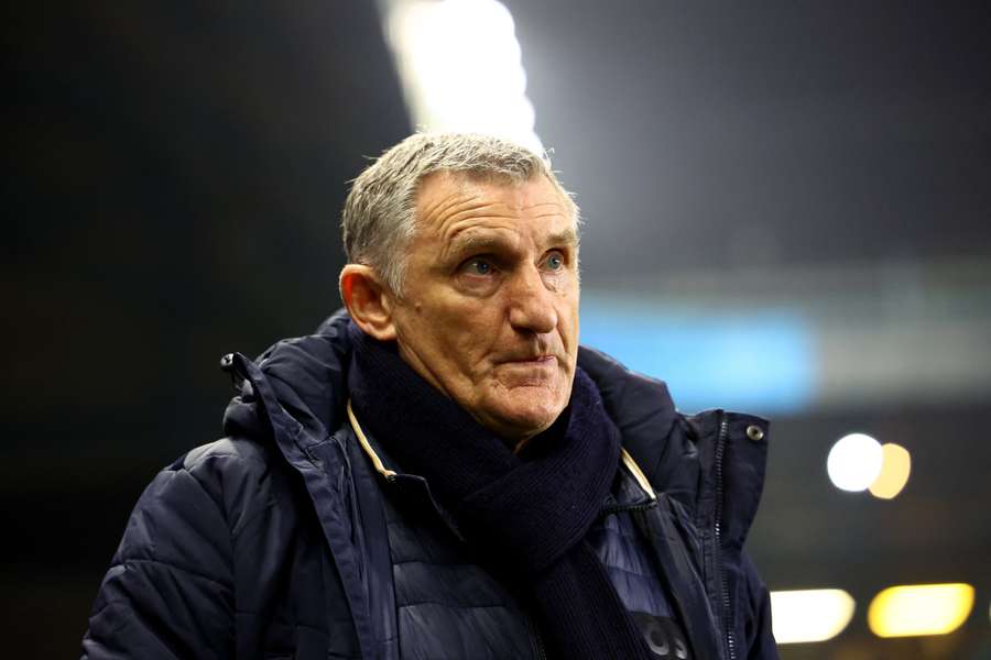 Tony Mowbray langs de zijlijn