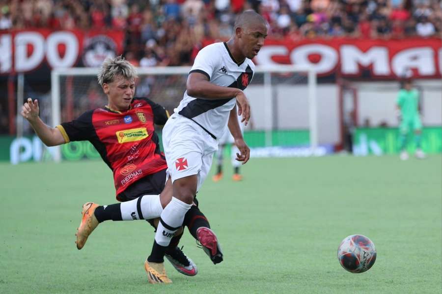 Vasco superou o Flamengo-SP em um jogo duro