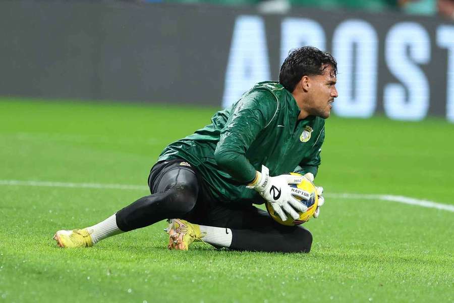 Matheus Mendes na baliza do Alverca