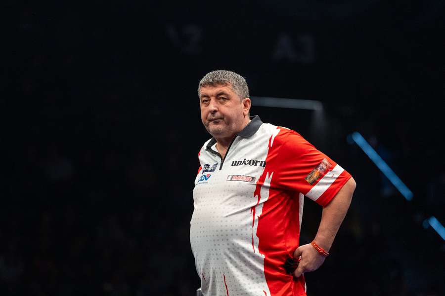 Mensur Suljovic on stage during the Swiss Darts Trophy Mensur Suljovic on stage during the Swiss Darts Trophy