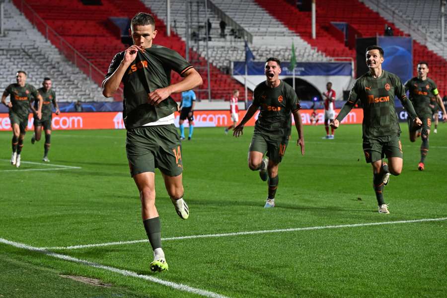 Shakhtar celebrate late winning goal to complete comeback