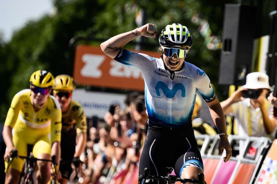 Emma Norsgaard crosses the finish line to win stage six of the Women's Tour de France with race leader Lotte Kopecky (L) and the pack one second back