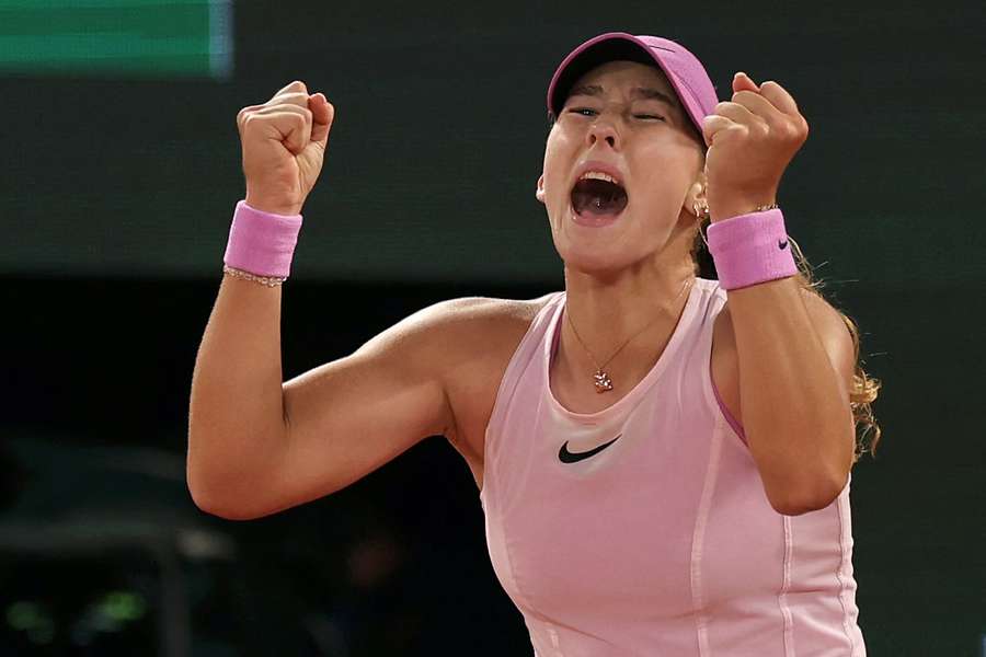 Rusoaica Mirra Andreeva s-a calificat în marea finală de la Roland Garros, după o victorie clară în fața ucrainencei Martei Kostyuk