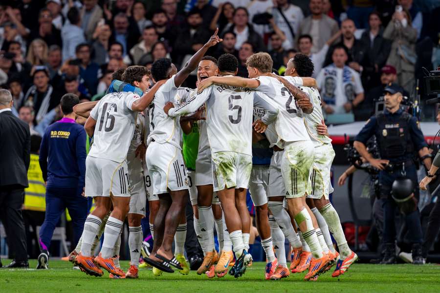Los jugadores del Real Madrid celebran su victoria en El Clásico Los jugadores del Real Madrid celebran su victoria en El Clásico