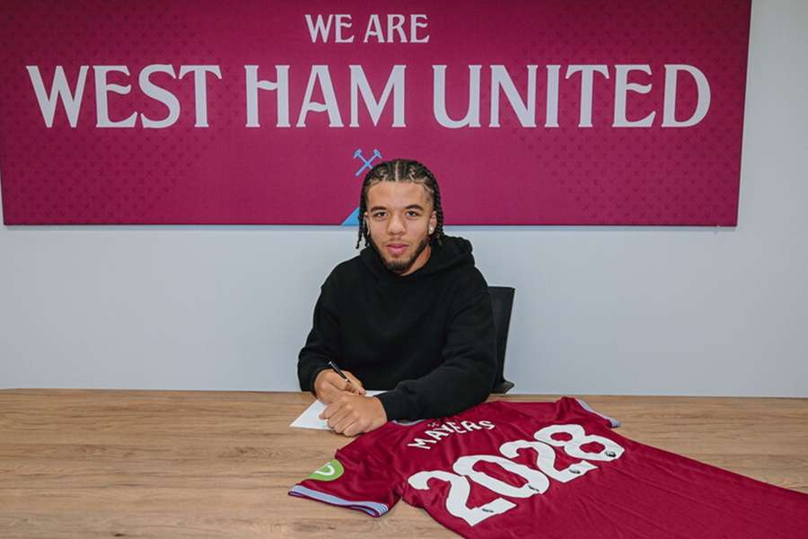West Ham wonderkid Ezra Mayers signs new contract: My dream is to get on the pitch... West Ham wonderkid Ezra Mayers signs new contract: My dream is to get on the pitch...